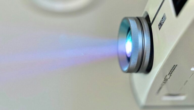 🎬 True 4K Projectors: Key Features for a Dream Home Cinema
